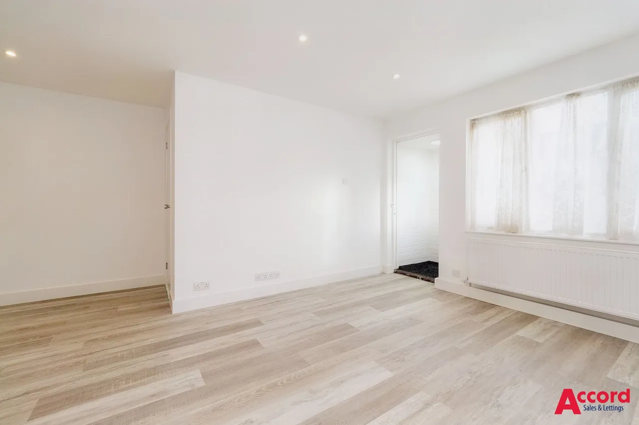Juniper Way, Romford, RM3, photo 4