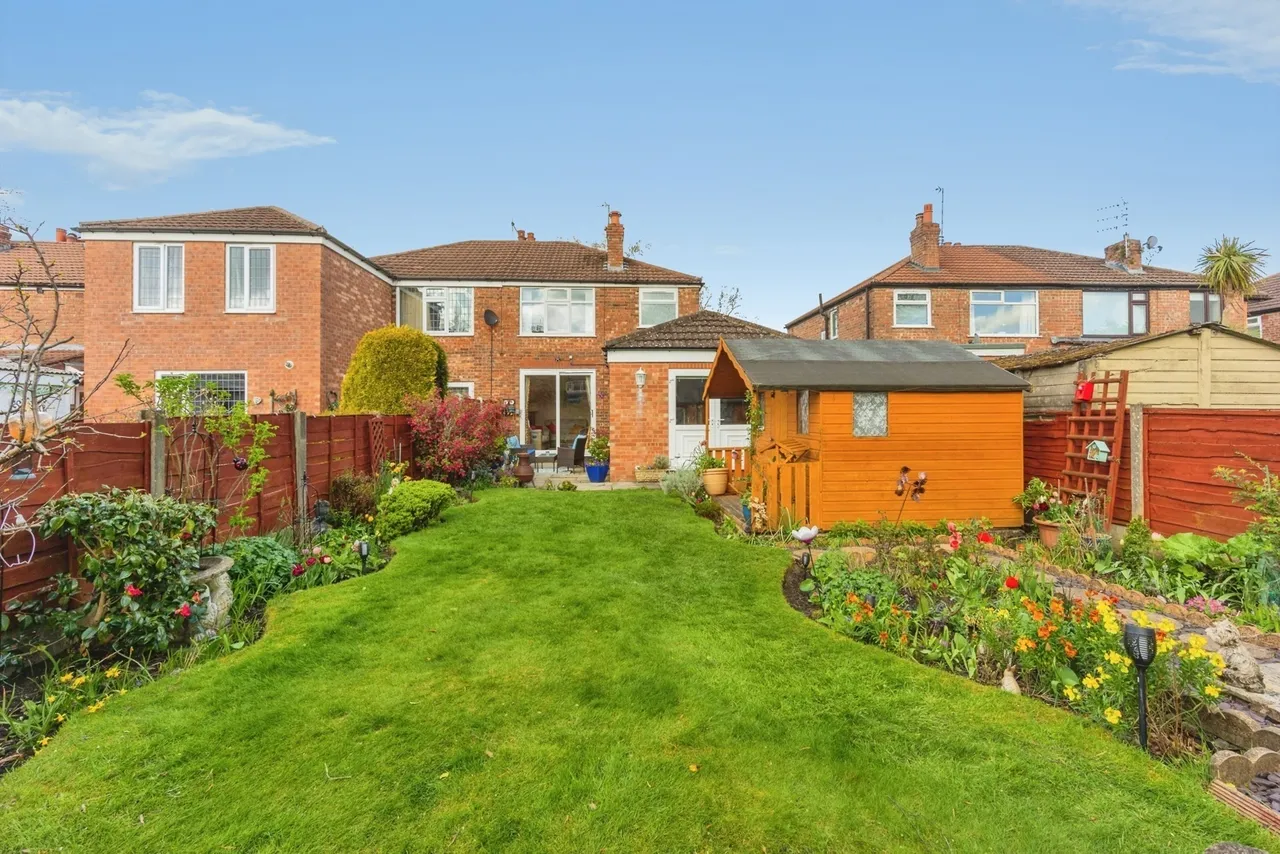 Marford Crescent, Sale, Greater Manchester, M33, photo 6