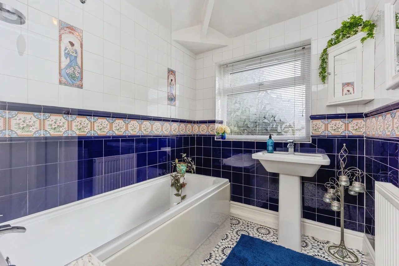 Marford Crescent, Sale, Greater Manchester, M33, photo 9
