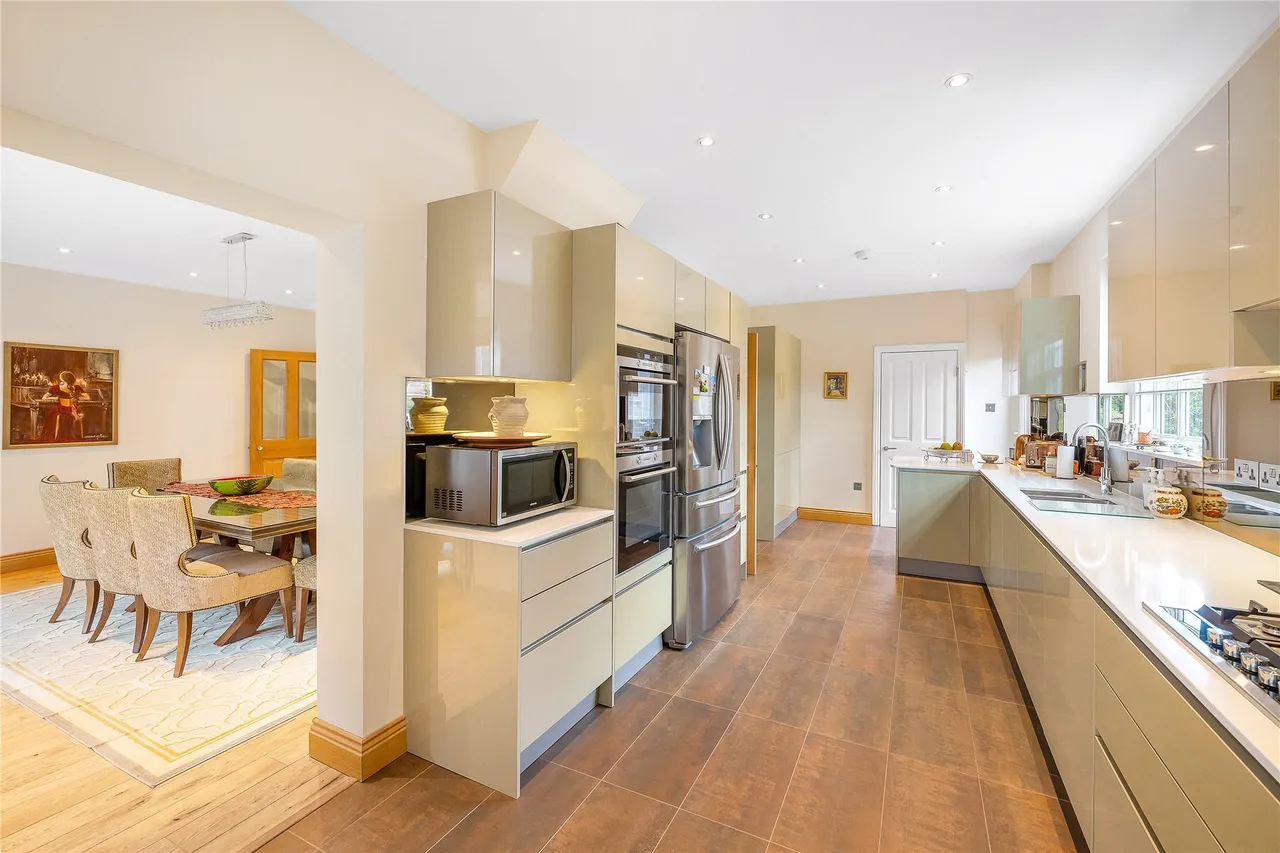 Bathgate Road, London, SW19, photo 6