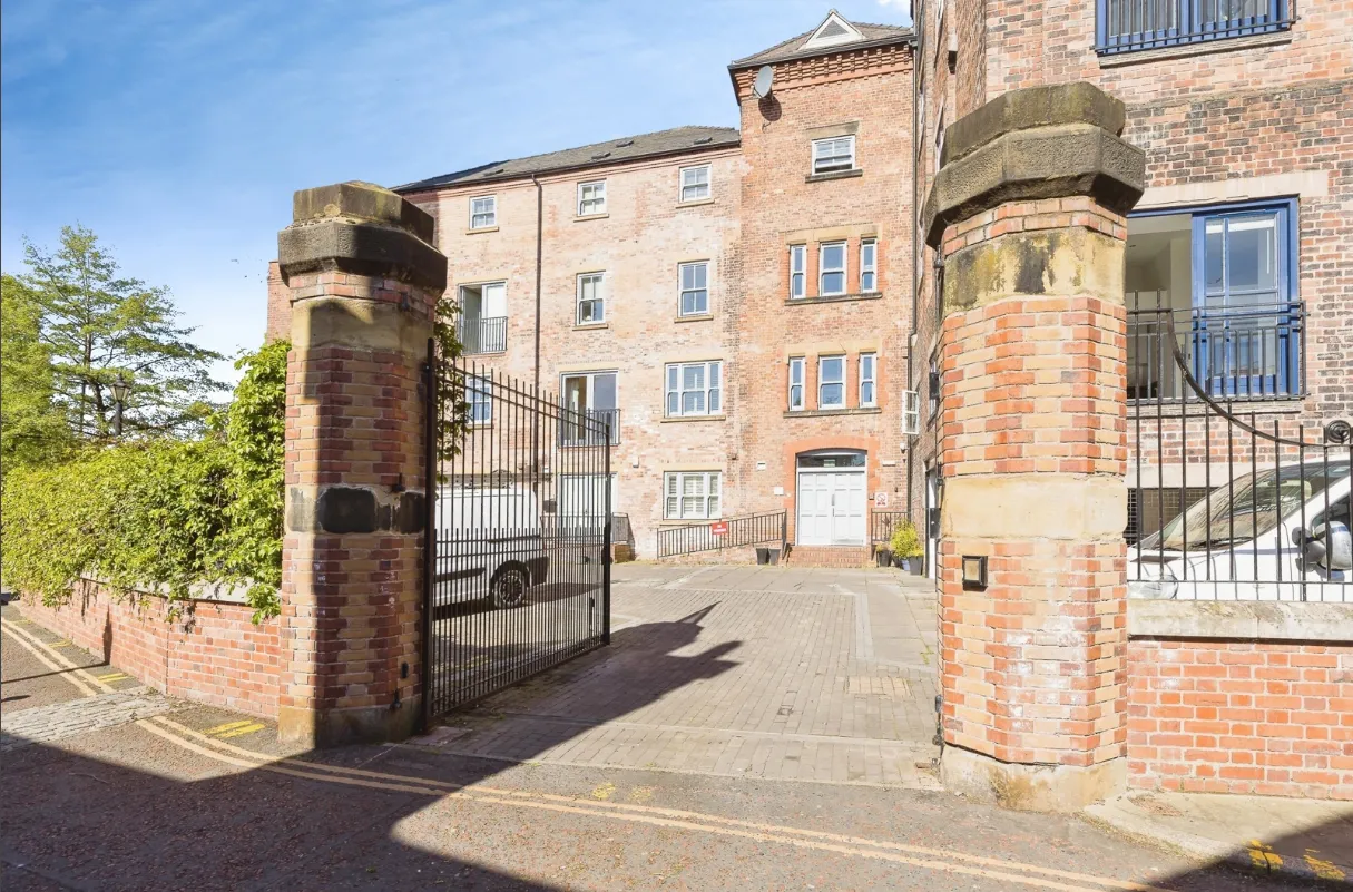 1 bed flat to rent, Tuttle Street, LL13