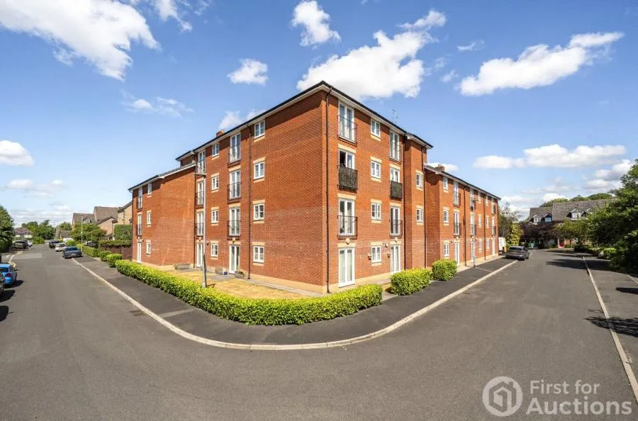 2 bed flat for sale, Lawnhurst Avenue, Wythenshawe, M23