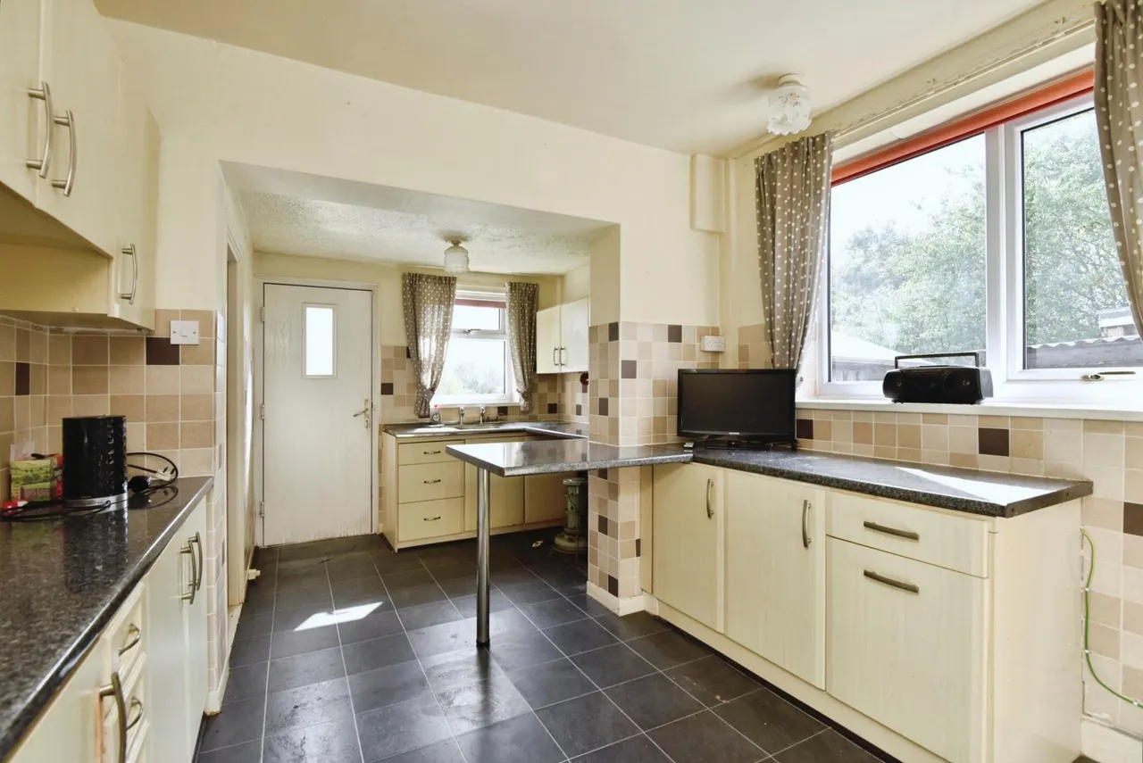 Richmond Grove, May Bank, ST5, photo 13