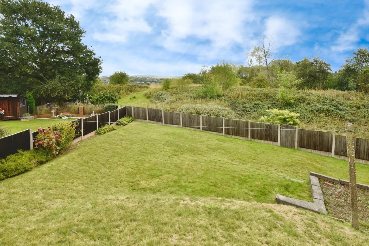 Richmond Grove, May Bank, ST5, photo 5