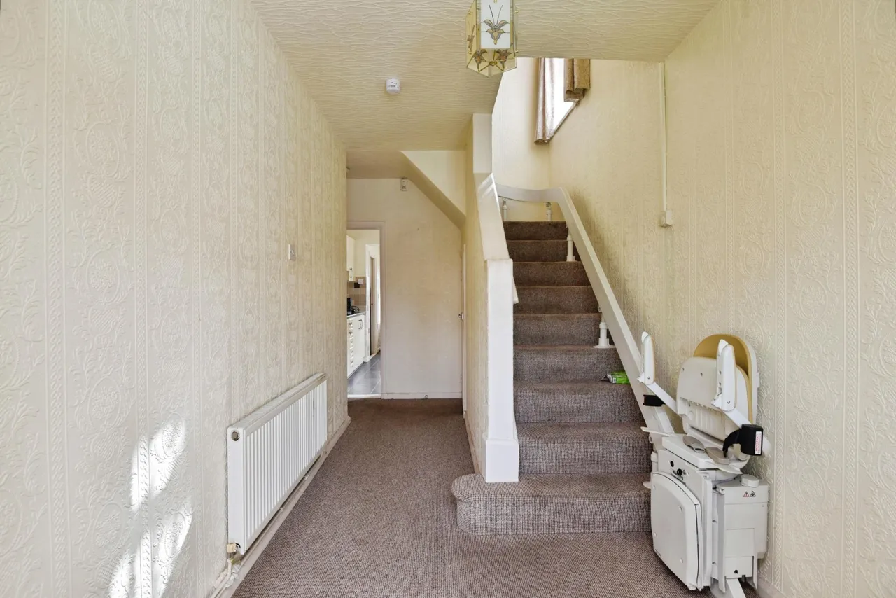 Richmond Grove, May Bank, ST5, photo 7