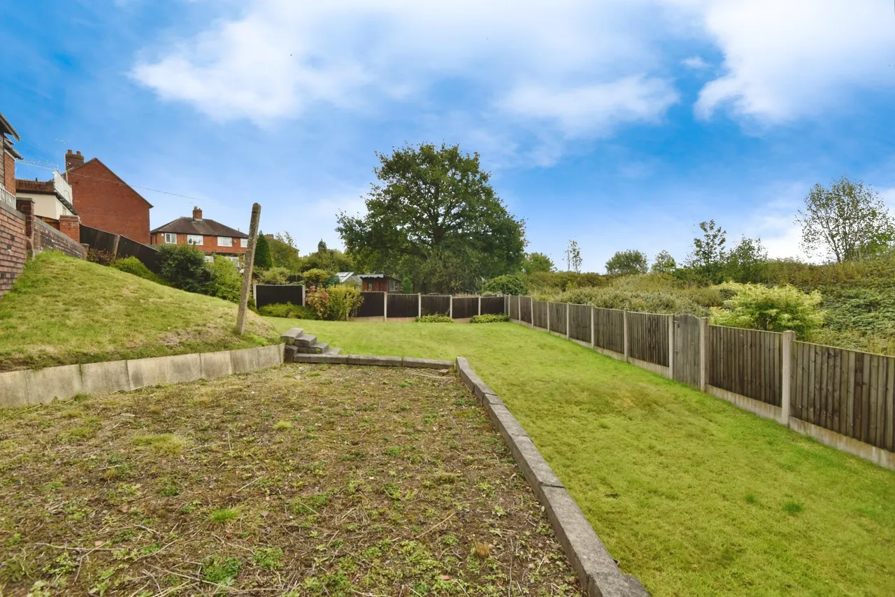 Richmond Grove, May Bank, ST5, photo 3