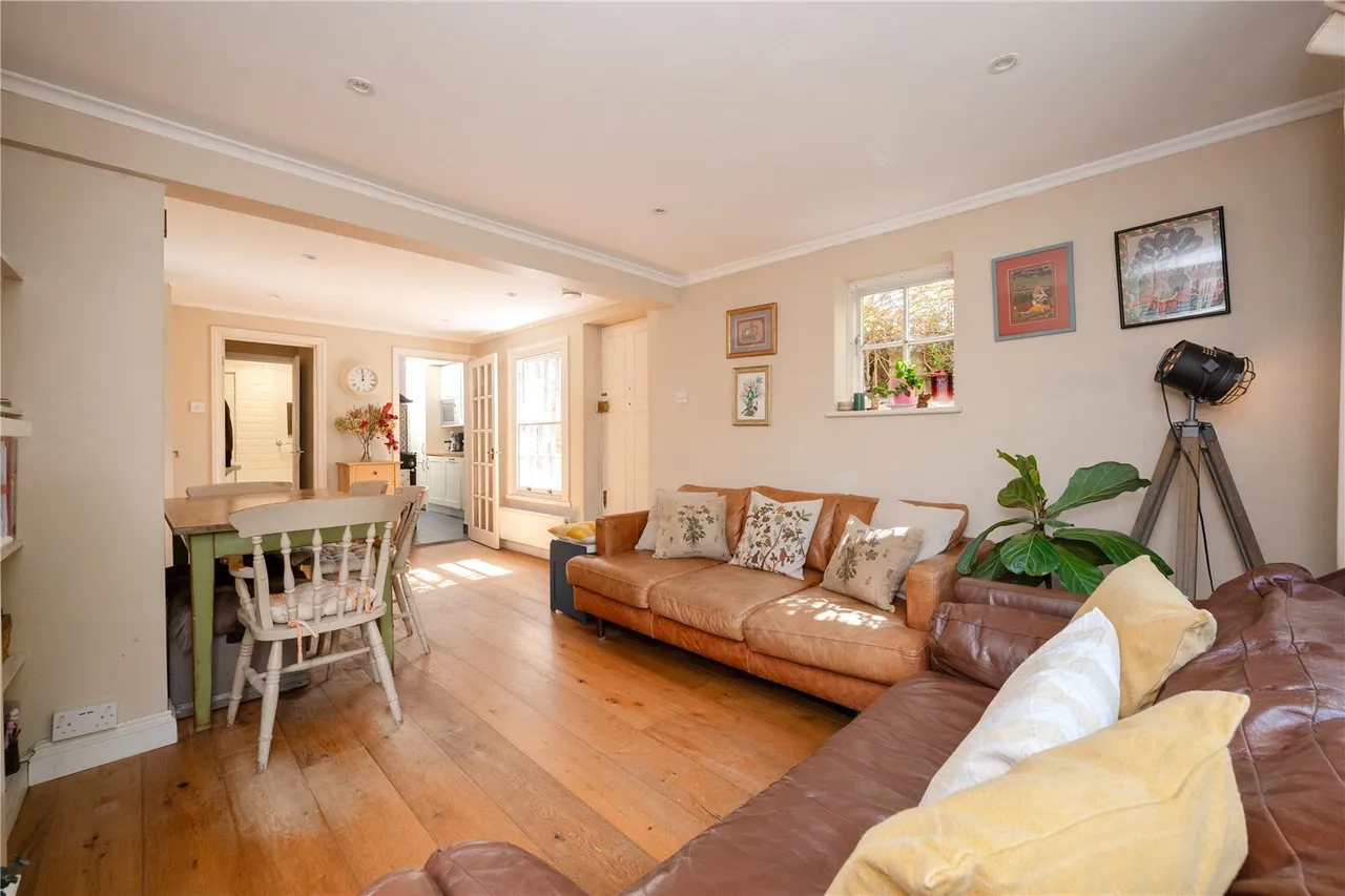 Albany Passage, Richmond, TW10, photo 2