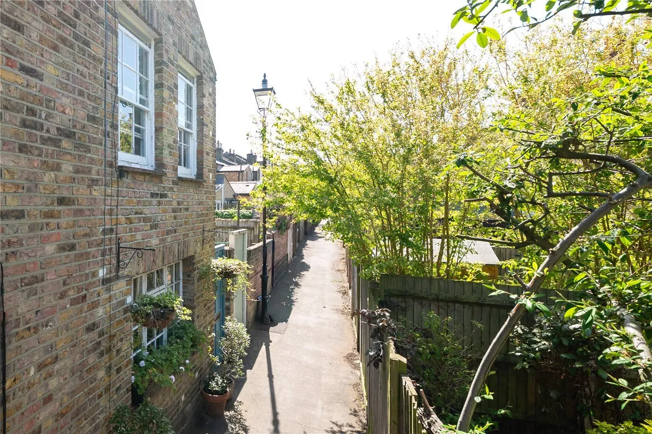 Albany Passage, Richmond, TW10, photo 4