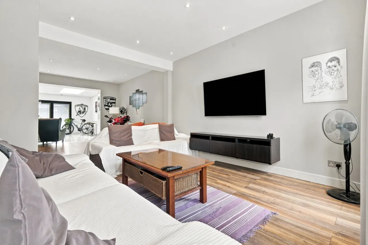 Forest Drive East, Leytonstone, E11, photo 8