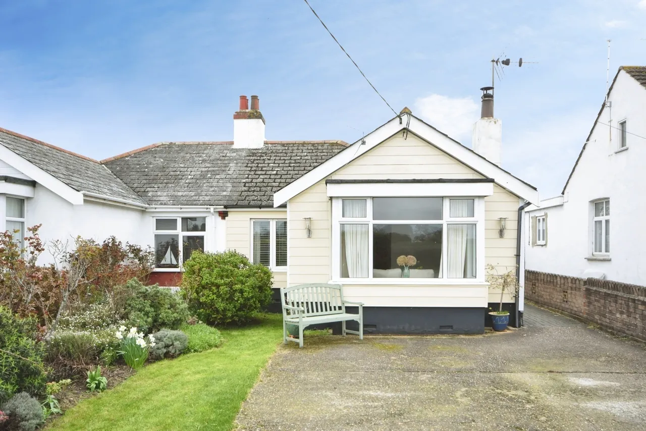2 bed house for sale — Fambridge Road, Rochford, Essex, SS4