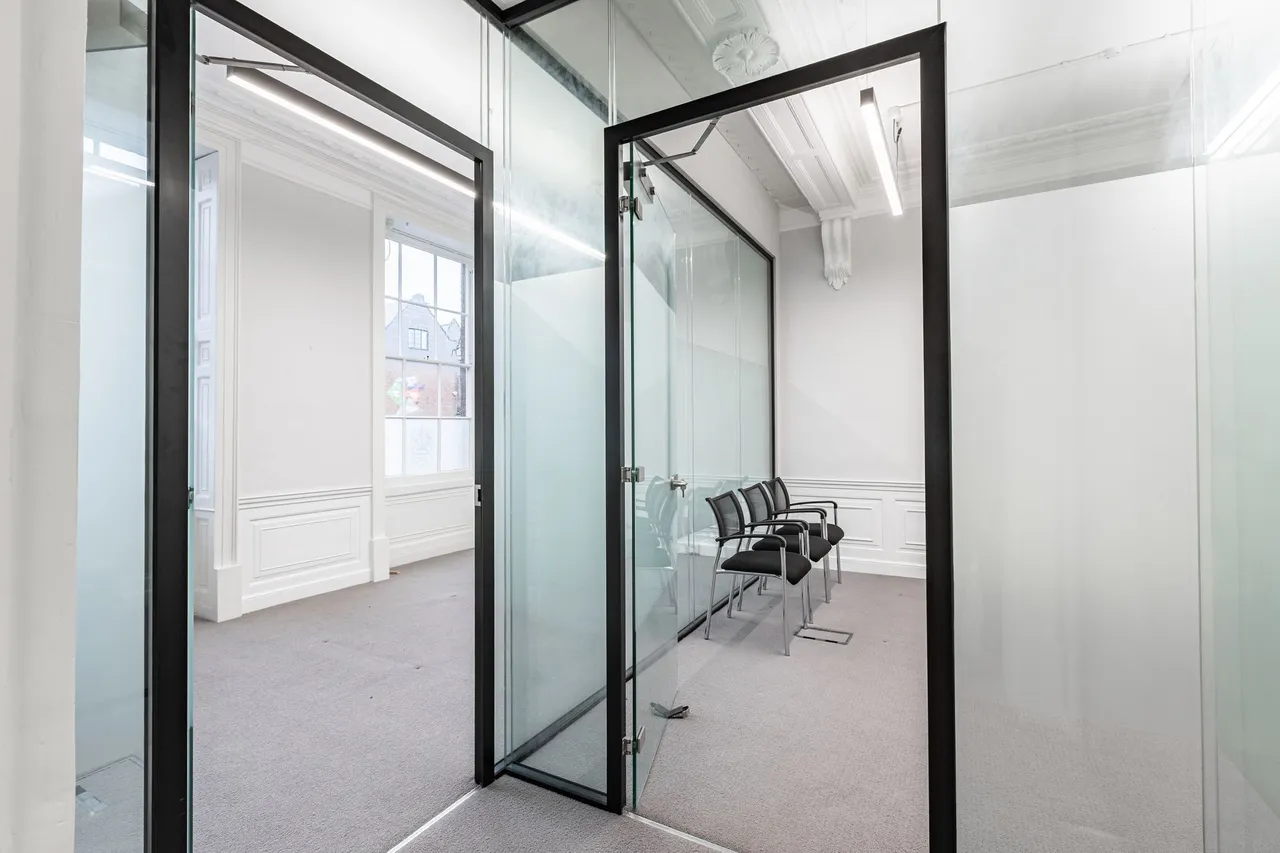 Sophisticated Office Spaces in King S, photo 10
