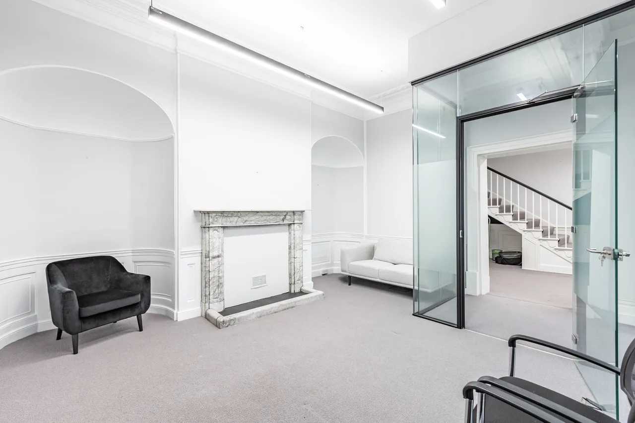 Sophisticated Office Spaces in King S, photo 3
