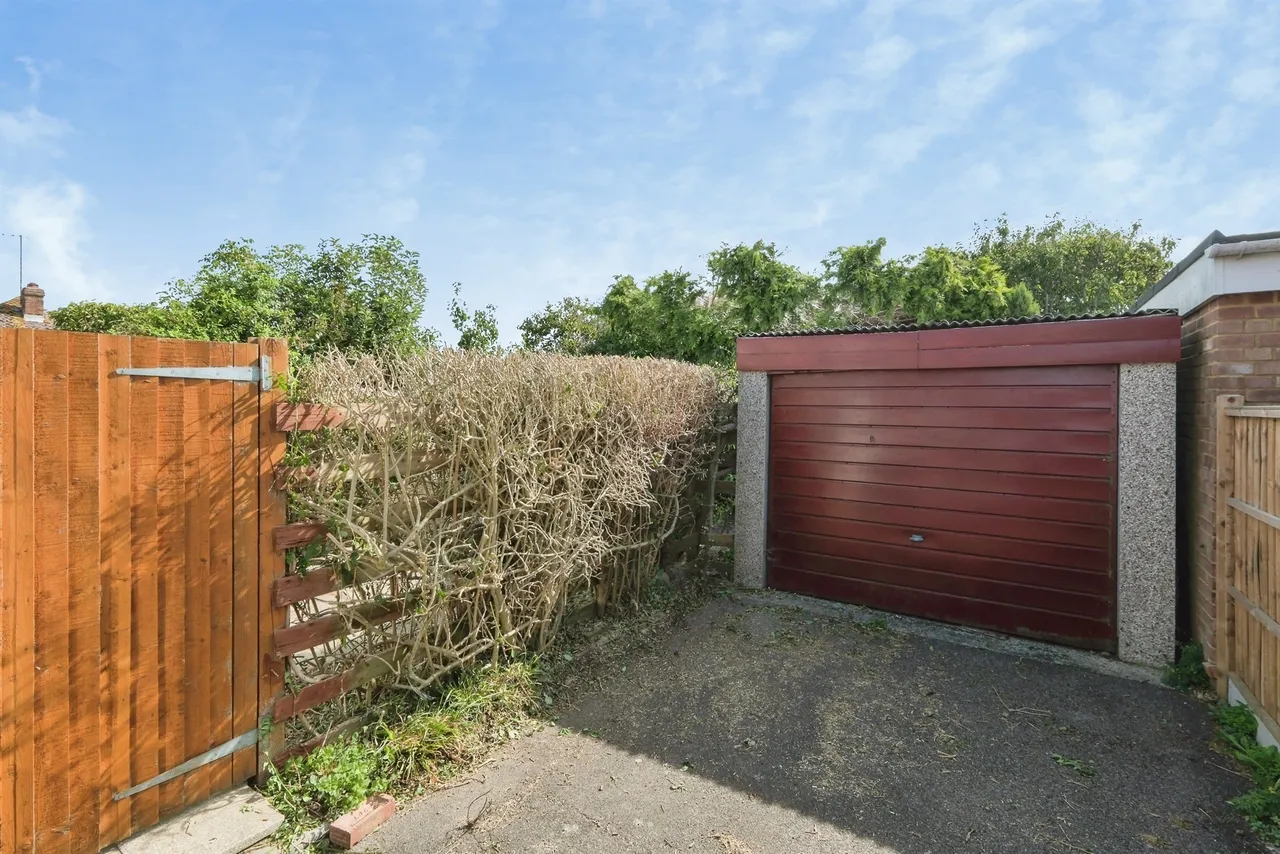 Freshfields Close, Lancing, BN15, photo 13