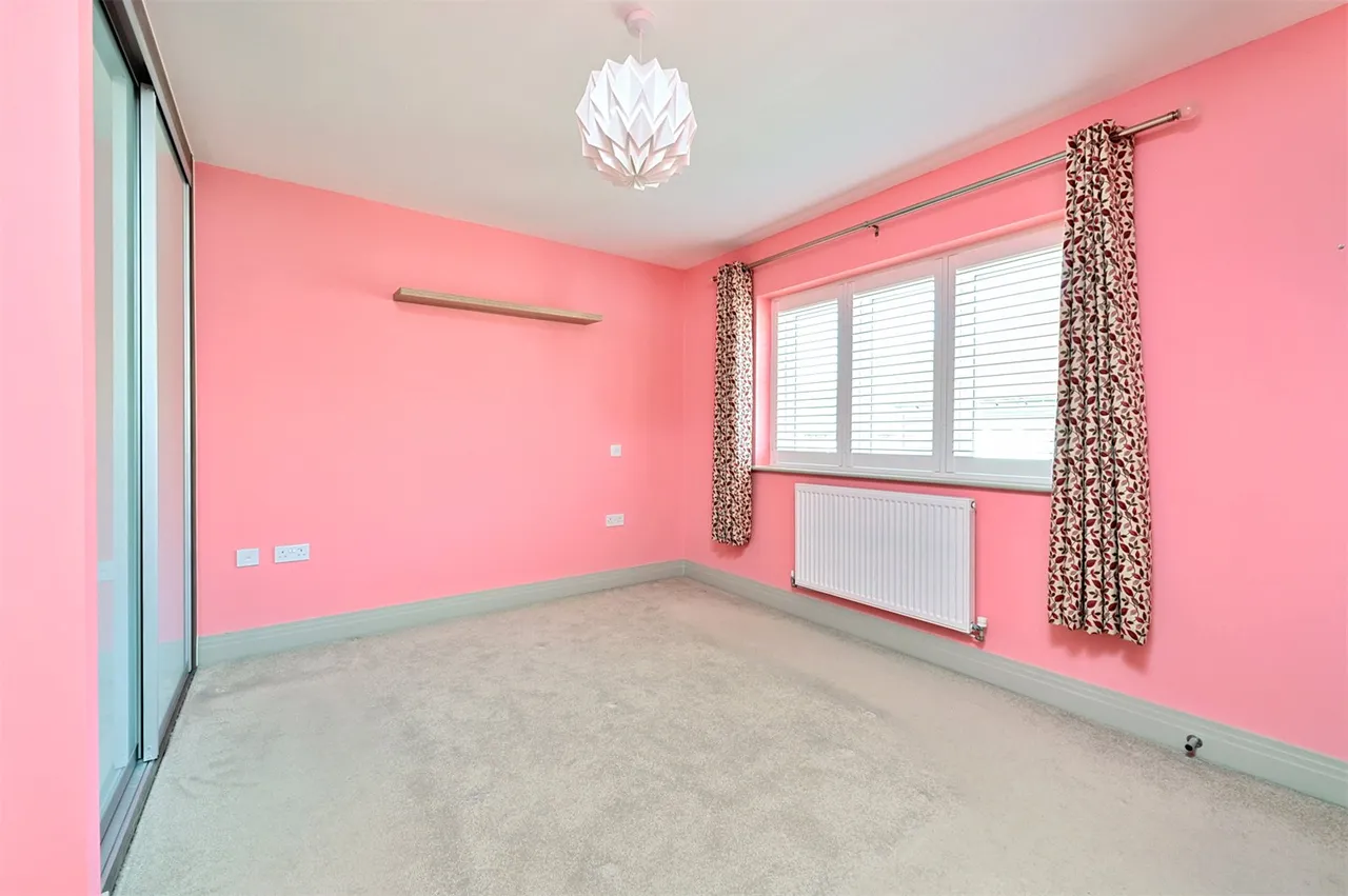 Warren Nurseries Road, Ash Green, Guildford, Surrey, GU12 6GX, photo 14