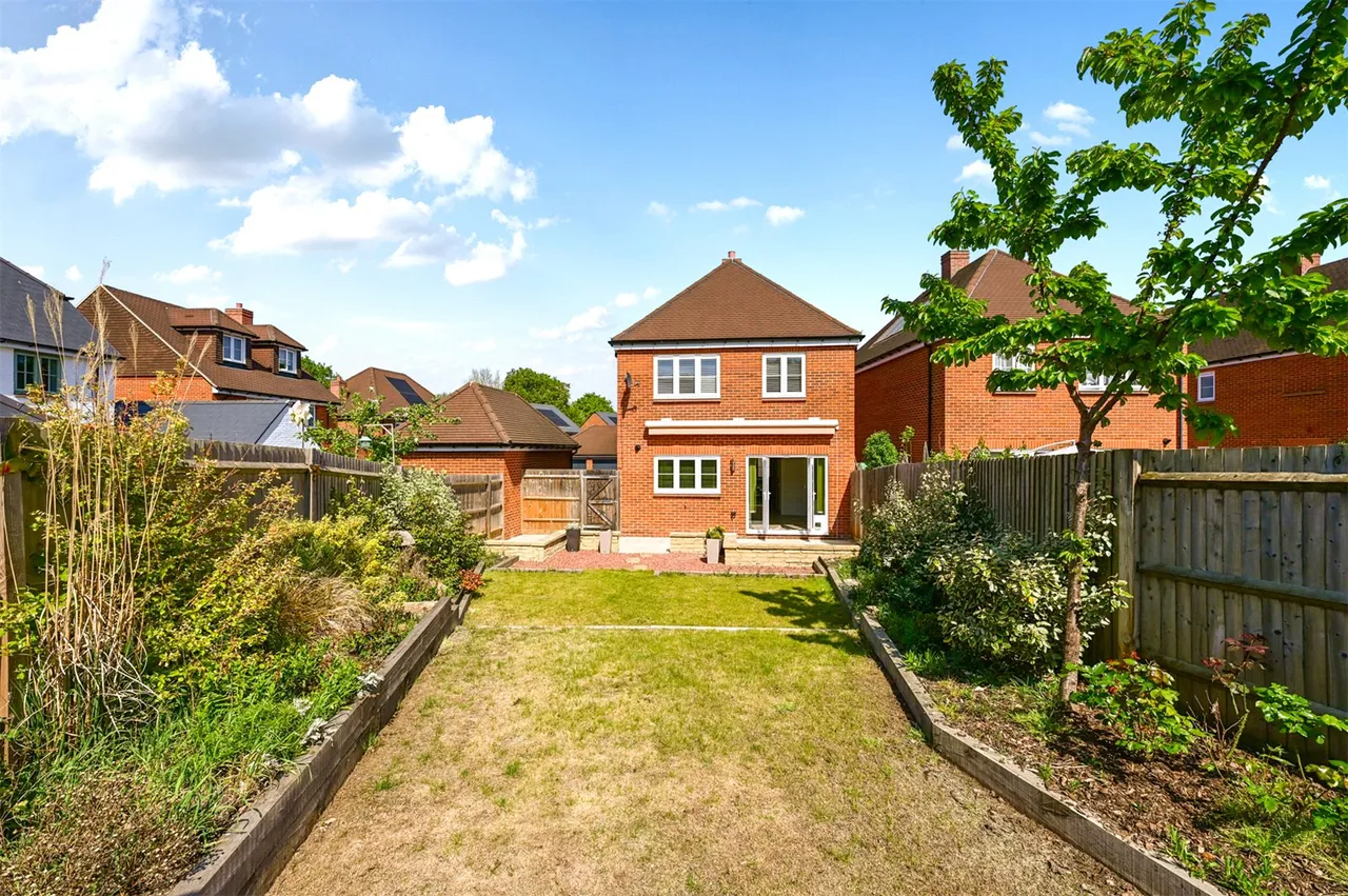 Warren Nurseries Road, Ash Green, Guildford, Surrey, GU12 6GX, photo 6