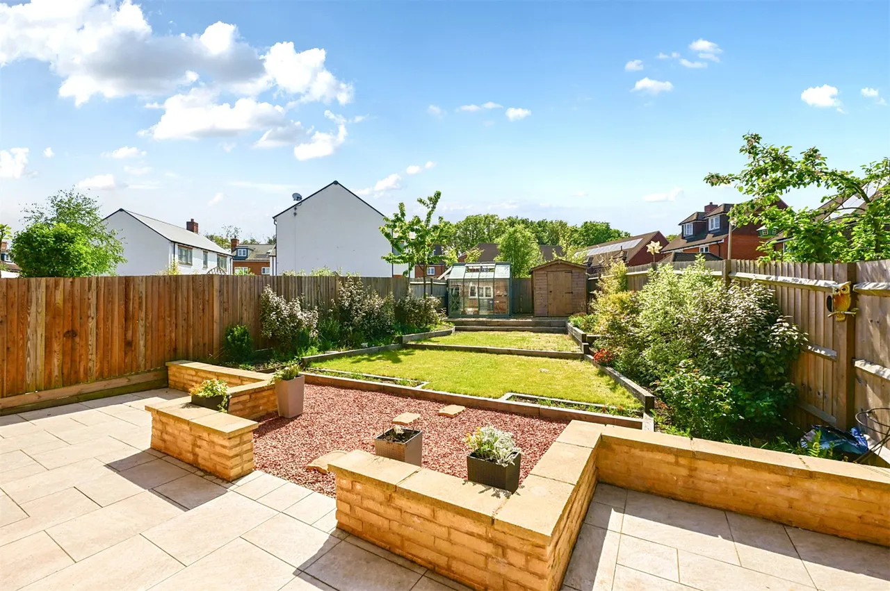Warren Nurseries Road, Ash Green, Guildford, Surrey, GU12 6GX, photo 4