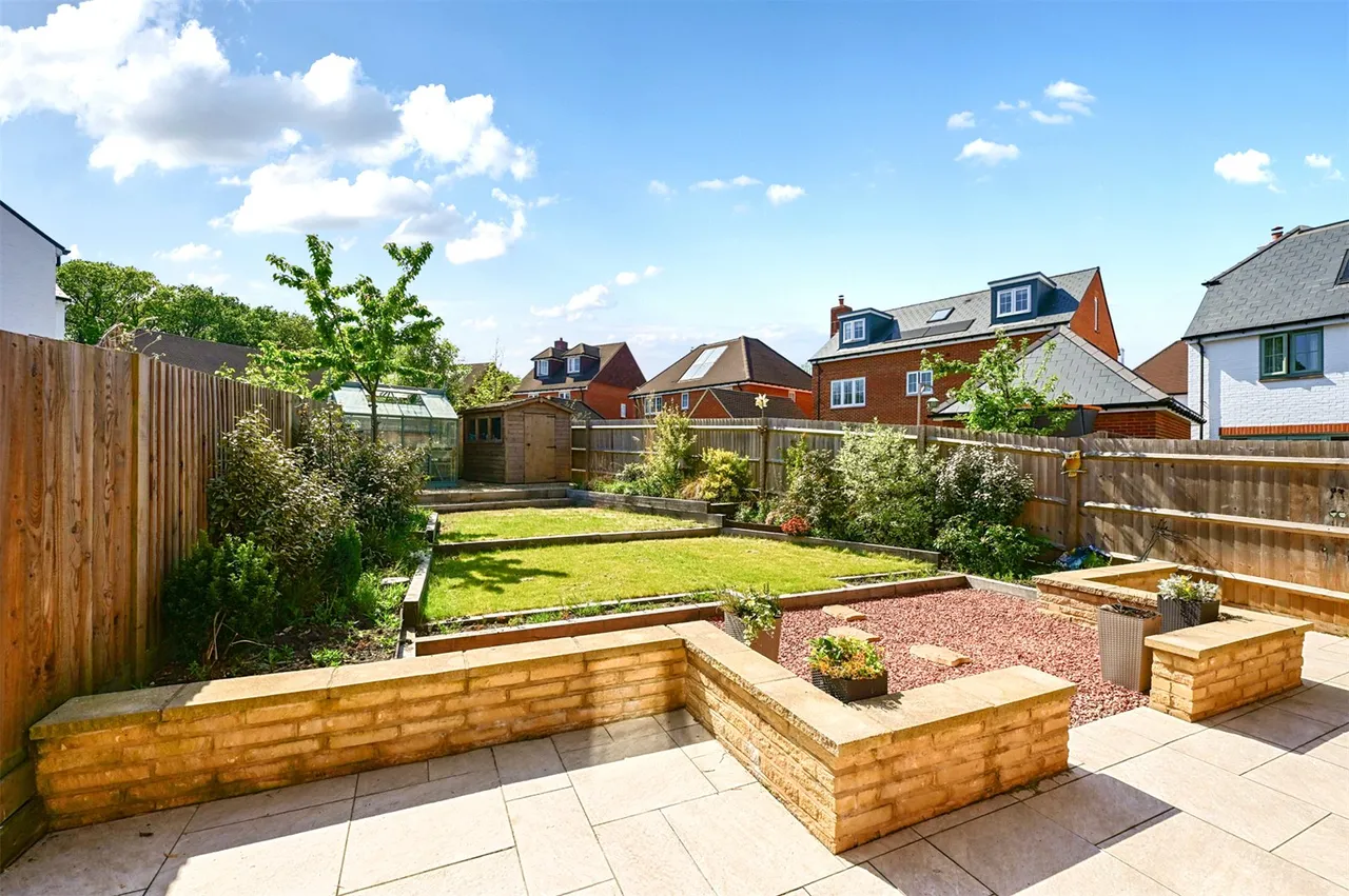Warren Nurseries Road, Ash Green, Guildford, Surrey, GU12 6GX, photo 9
