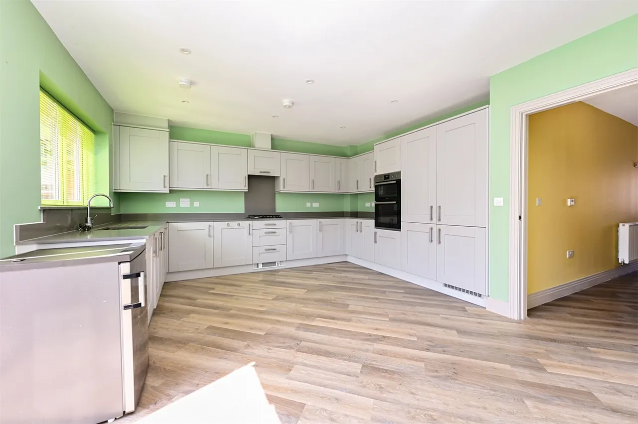 Warren Nurseries Road, Ash Green, Guildford, Surrey, GU12 6GX, photo 16