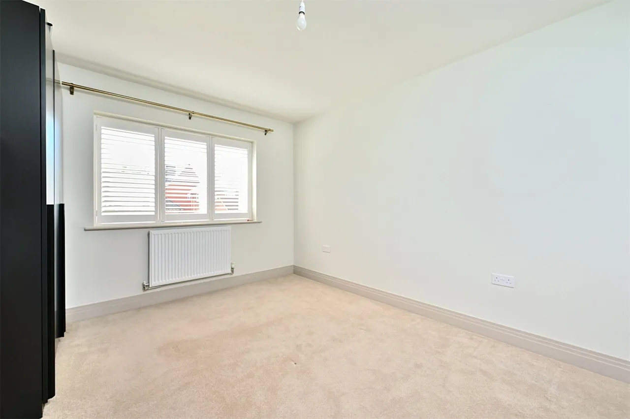 Warren Nurseries Road, Ash Green, Guildford, Surrey, GU12 6GX, photo 11
