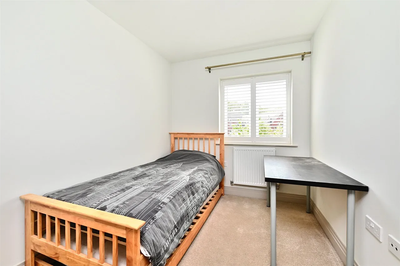 Warren Nurseries Road, Ash Green, Guildford, Surrey, GU12 6GX, photo 10