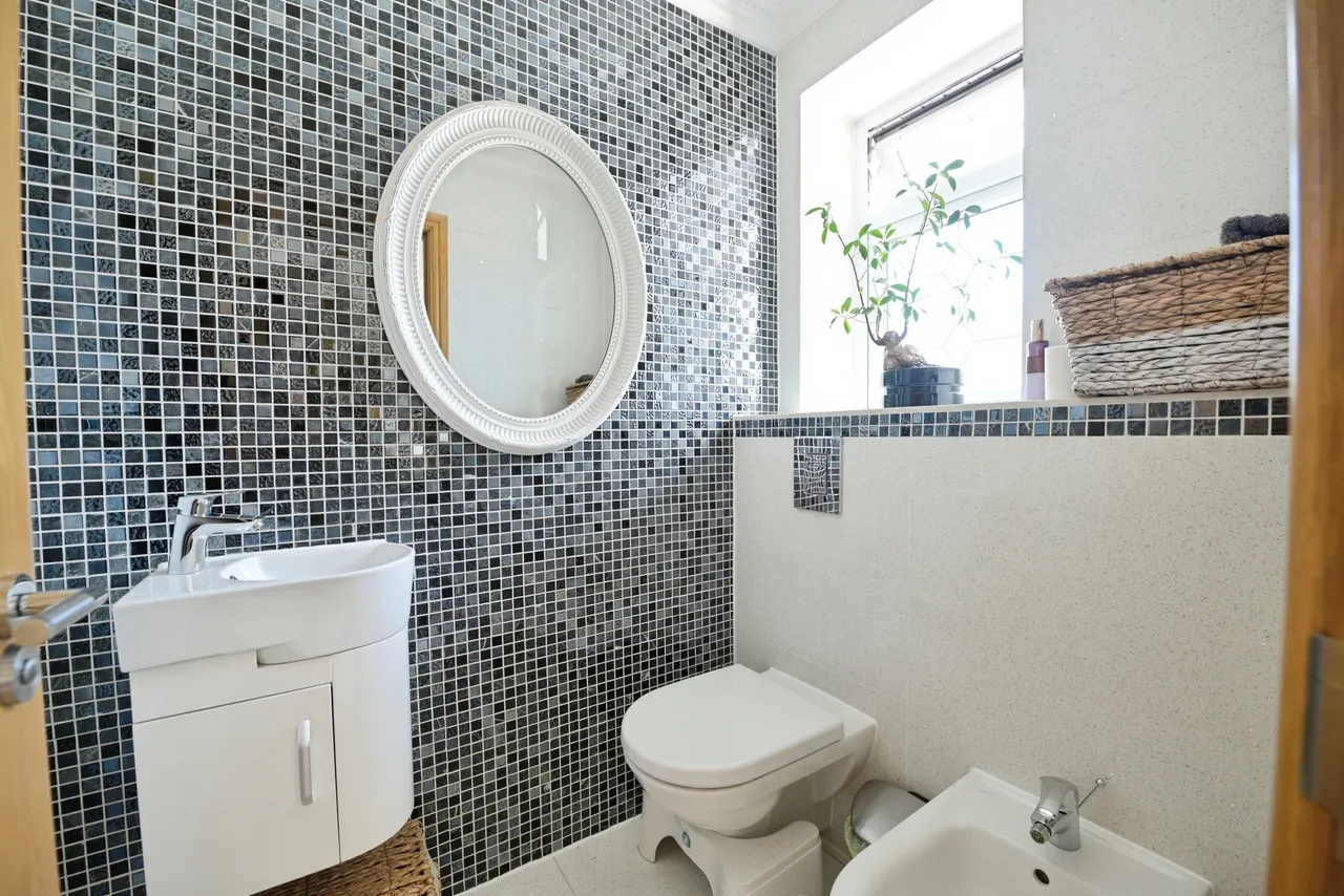 Cranbrook Drive, Romford, RM2, photo 37