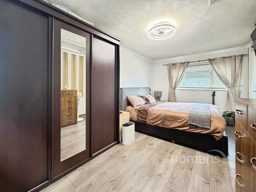 Highview Crescent, Camberley, GU15, photo 3