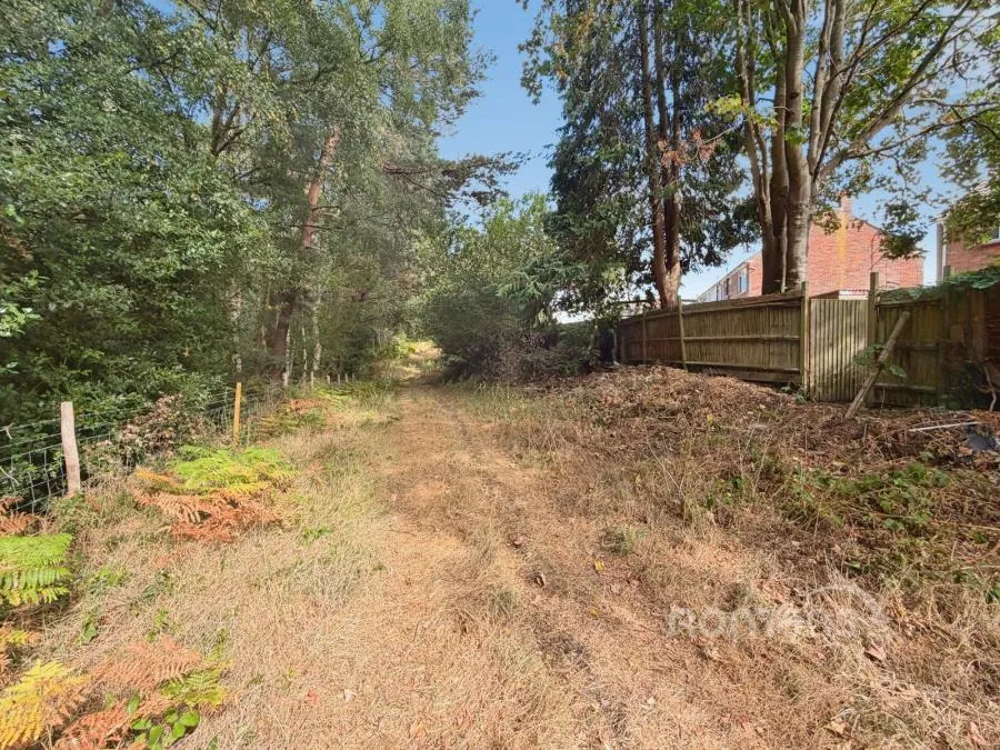 Highview Crescent, Camberley, GU15, photo 13