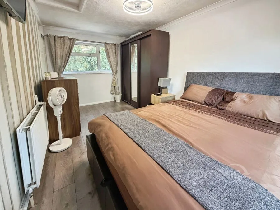 Highview Crescent, Camberley, GU15, photo 12