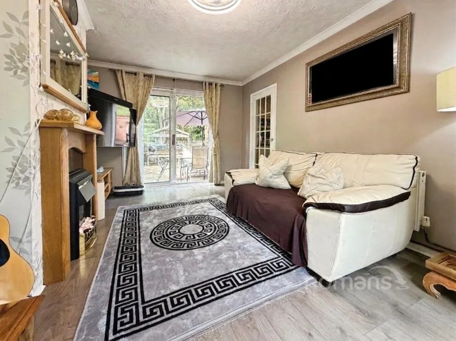 Highview Crescent, Camberley, GU15, photo 2