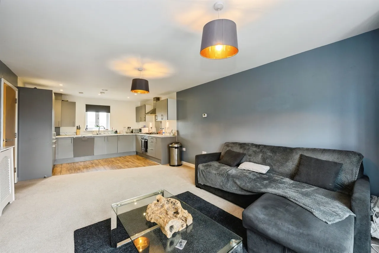 Blunden Way, Horley, RH6, photo 3