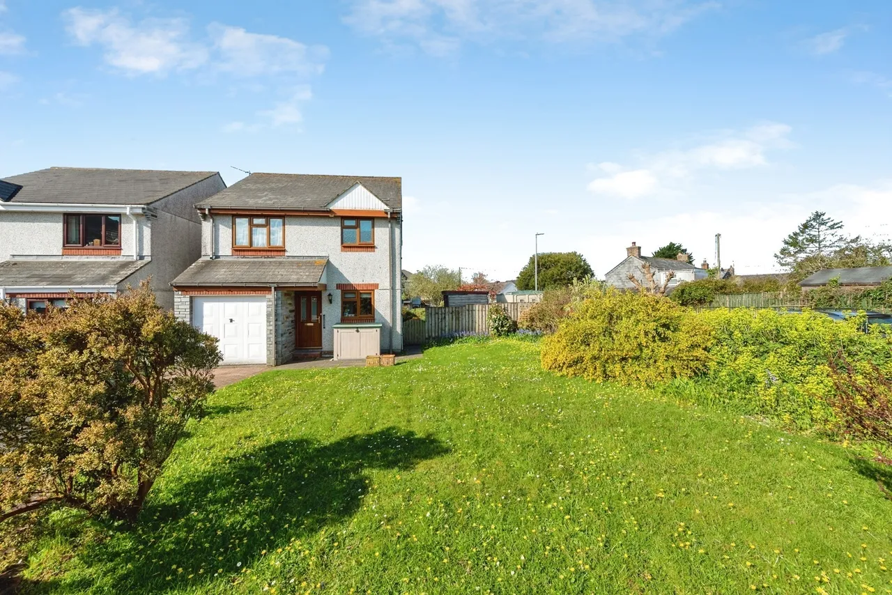 Lemellen Gardens, St Kew Highway, PL30, photo 14