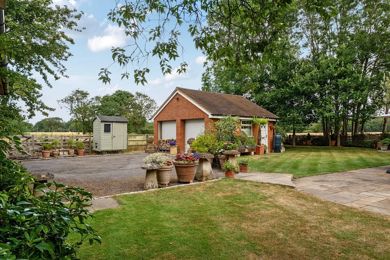 Pondwood Lane, Shottesbrooke, SL6, photo 13