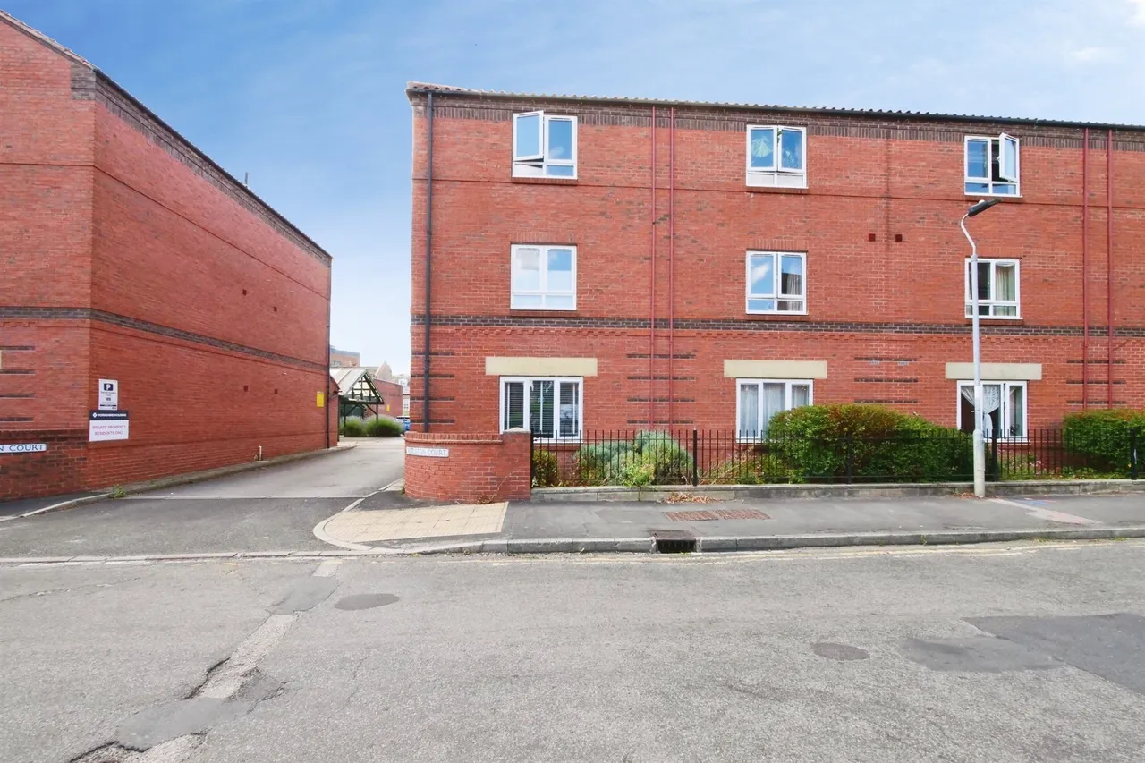 1 bed flat for sale — Margaret Street, York