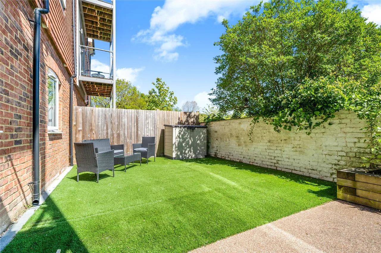 Connaught Road, Brookwood, GU24, photo 14