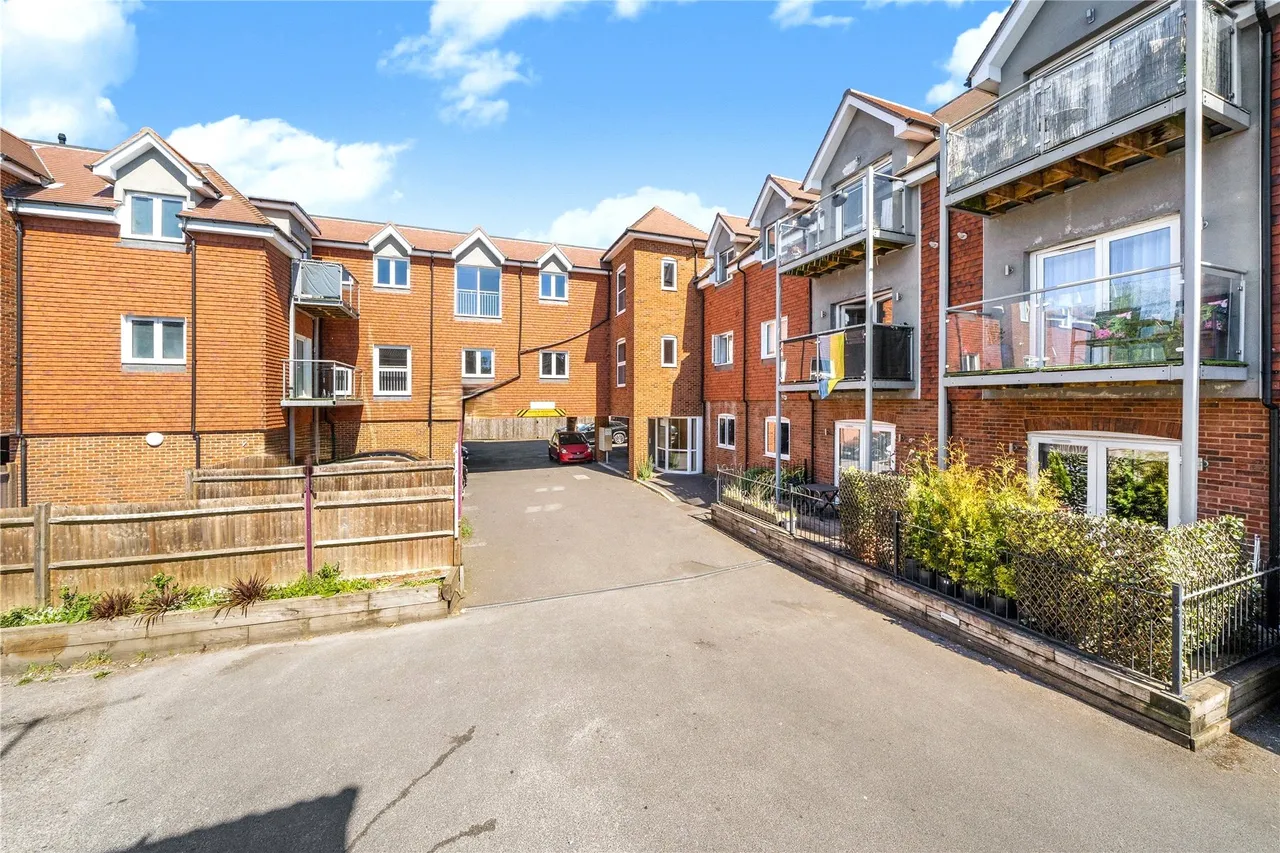Connaught Road, Brookwood, GU24, photo 7