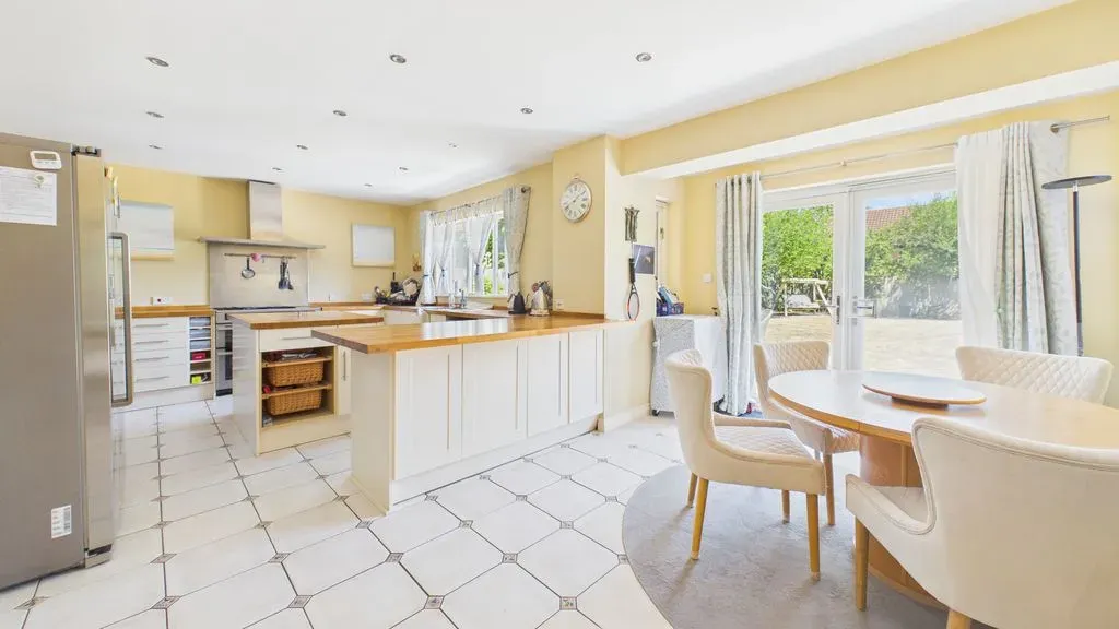 Snaith Crescent, Loughton, Milton Keynes, Buckinghamshire, MK5 8HQ, photo 2