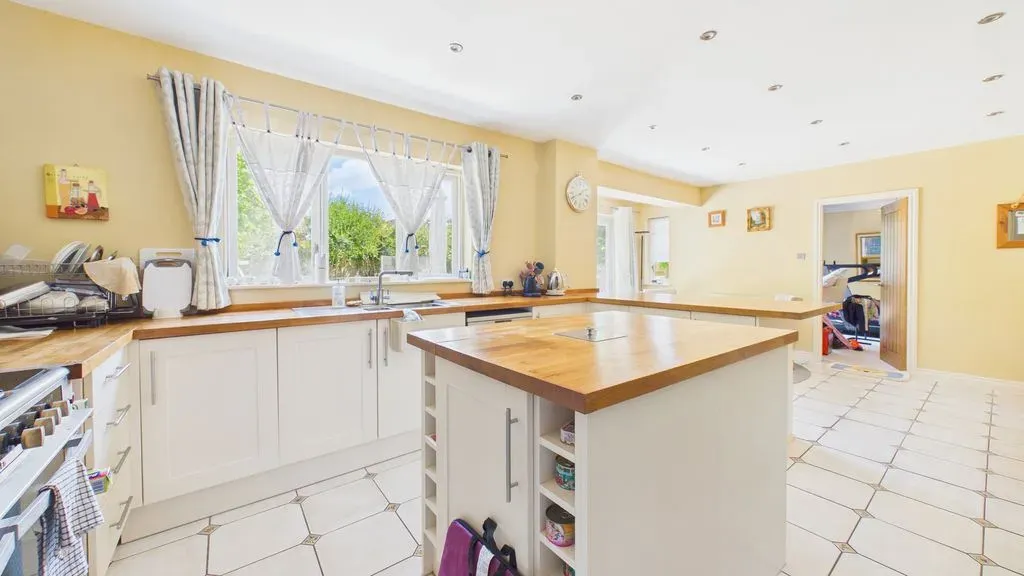 Snaith Crescent, Loughton, Milton Keynes, Buckinghamshire, MK5 8HQ, photo 6