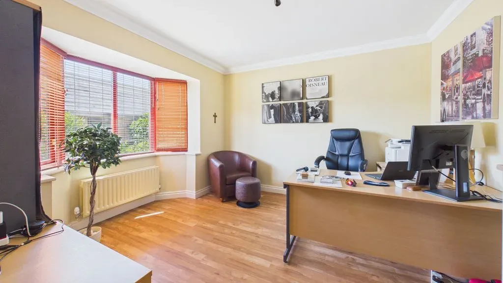 Snaith Crescent, Loughton, Milton Keynes, Buckinghamshire, MK5 8HQ, photo 9