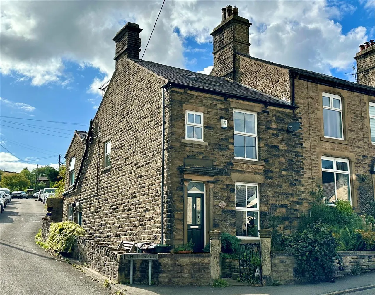 3 bed house for sale, Mellor Road, New Mills, SK22