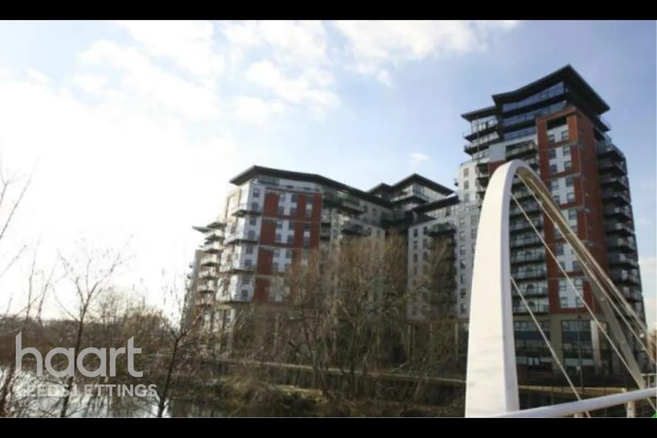 2 bed flat to rent, Riverside Way, LS1