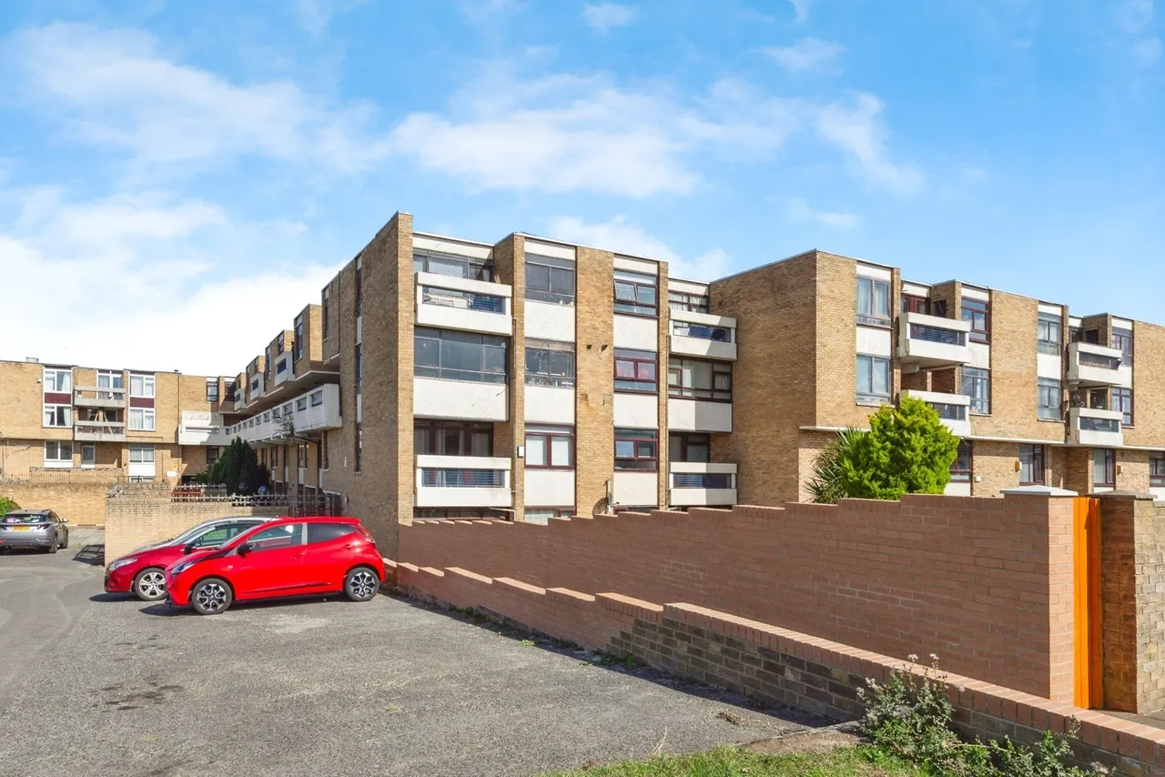 2 bed flat for sale — Neville Court, WASHINGTON, Tyne and Wear, NE37