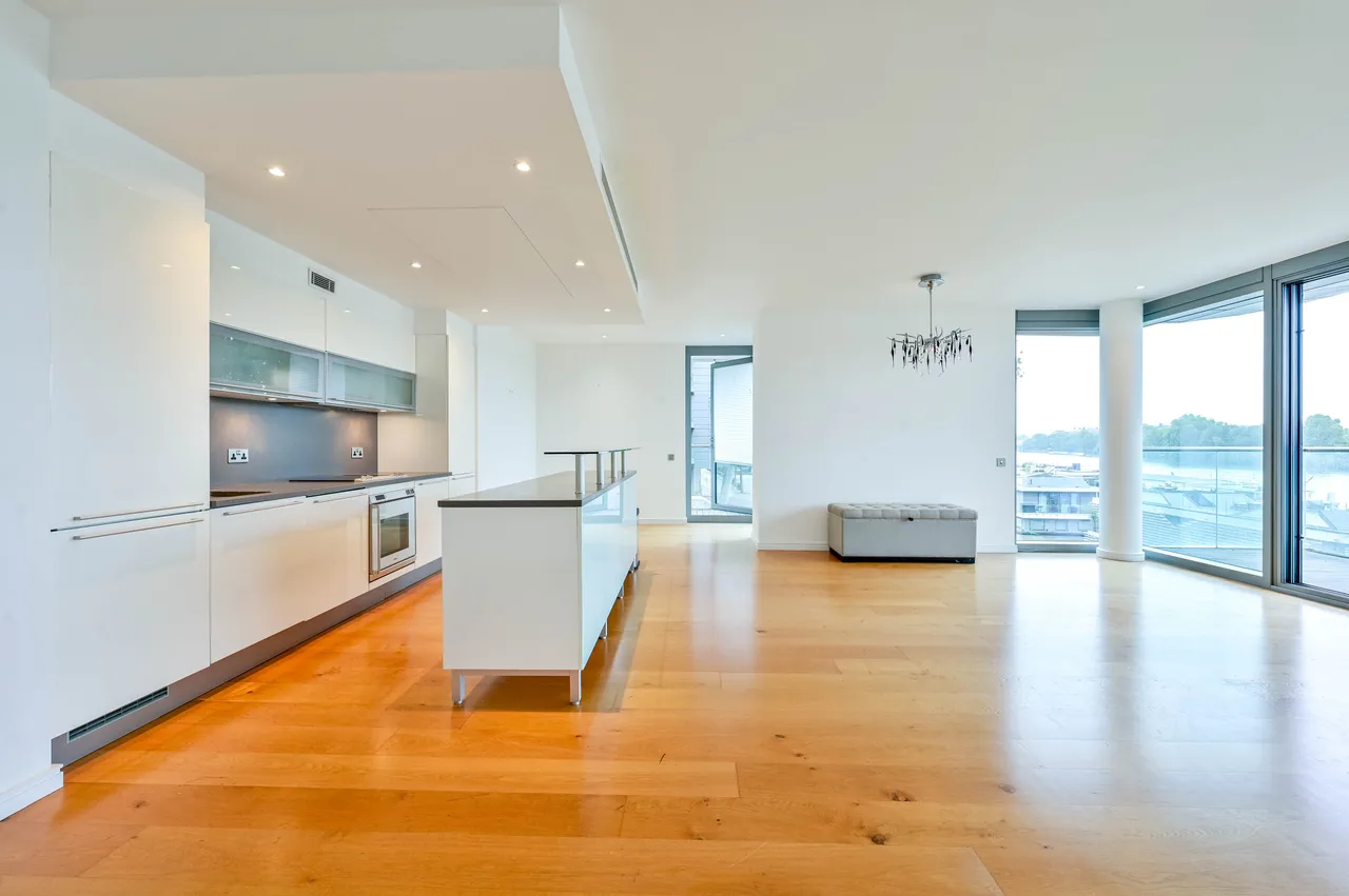 2 bed flat to rent, London, SW18