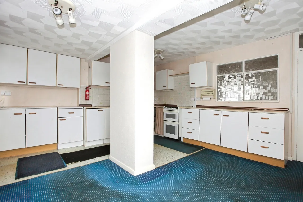 Lawson Avenue, Peterborough, PE2, photo 2