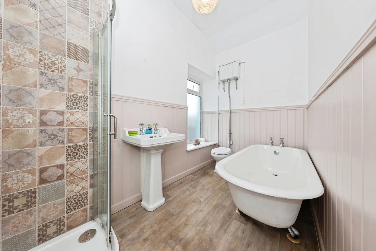 The Avenue, Carmarthen, SA31, photo 11