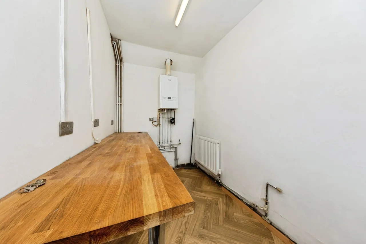 The Avenue, Carmarthen, SA31, photo 9