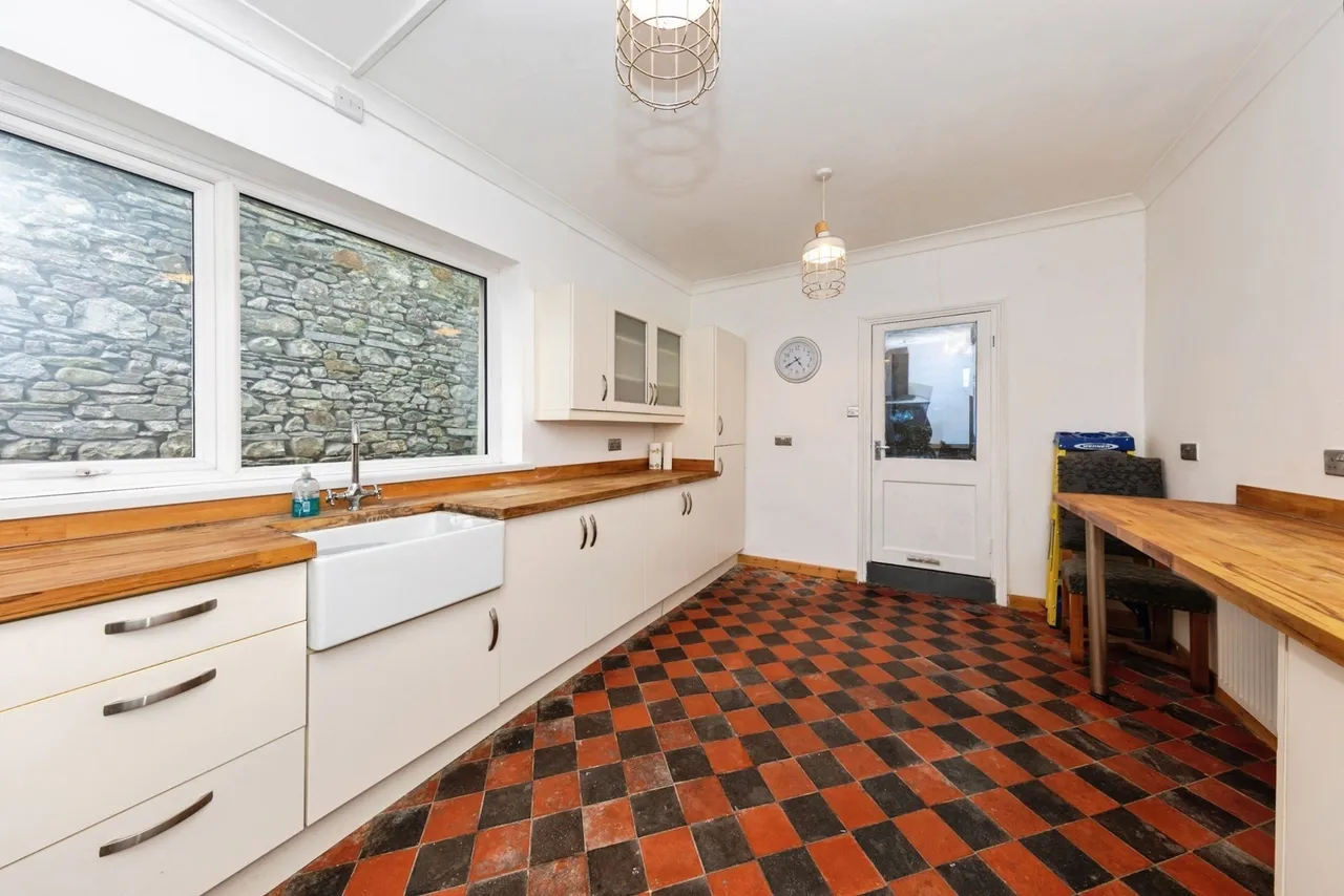 The Avenue, Carmarthen, SA31, photo 8