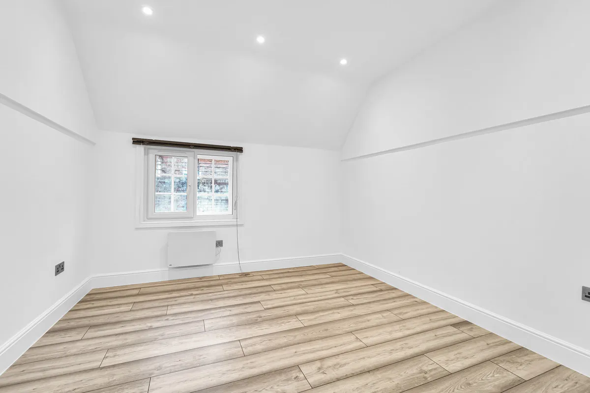 Church Street, KT12, photo 6