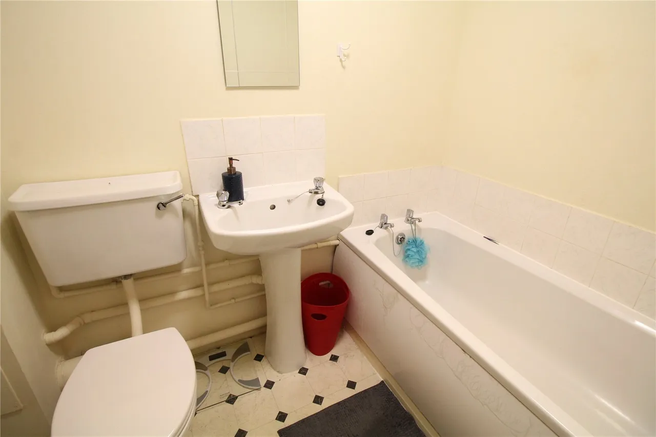 Ascot Court, Aldershot, Hampshire, GU11 1HG, photo 5
