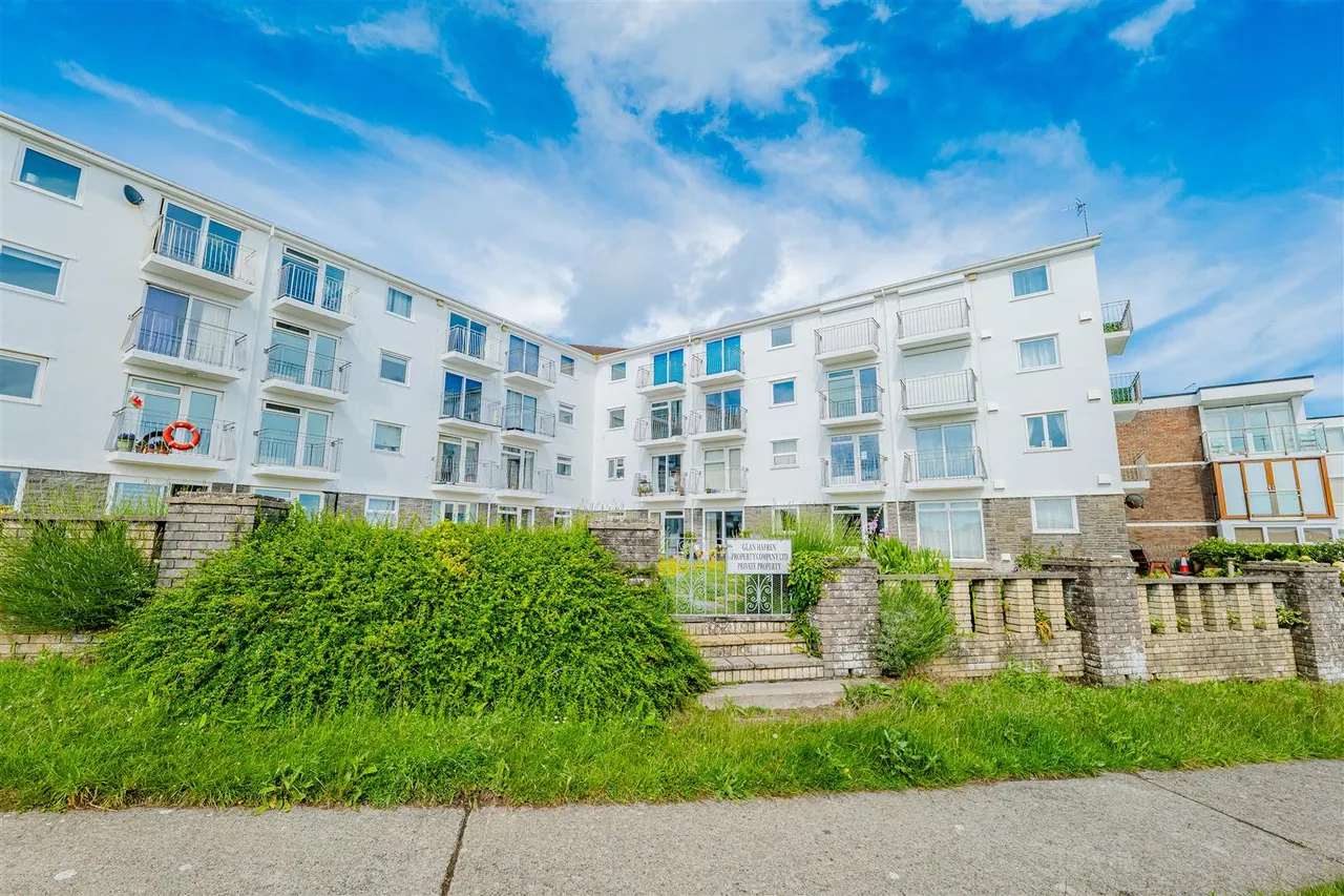 1 bed flat for sale — Maes-y-coed, Barry, CF62 6TA
