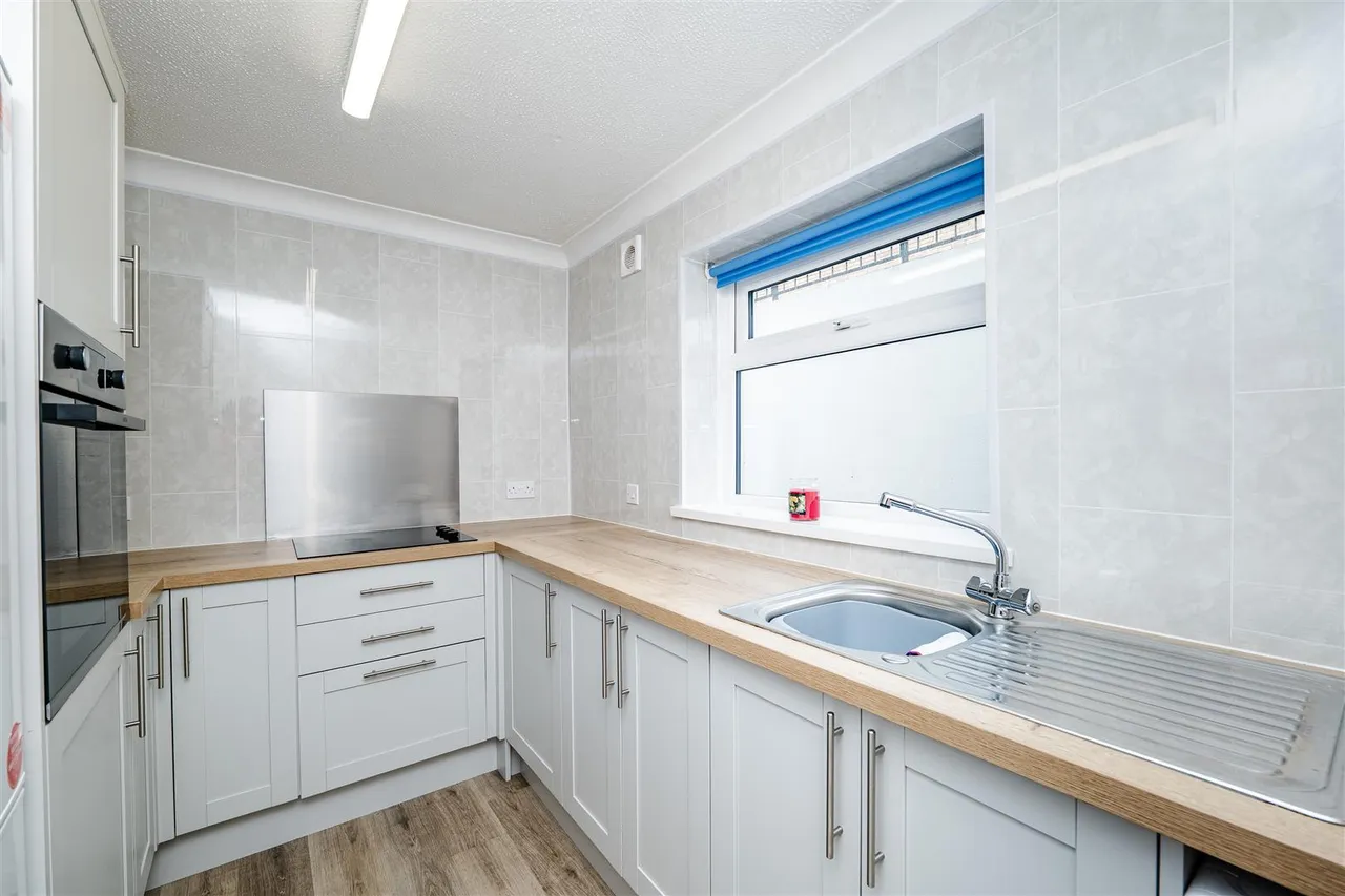 Maes-y-coed, Barry, CF62 6TA, photo 2